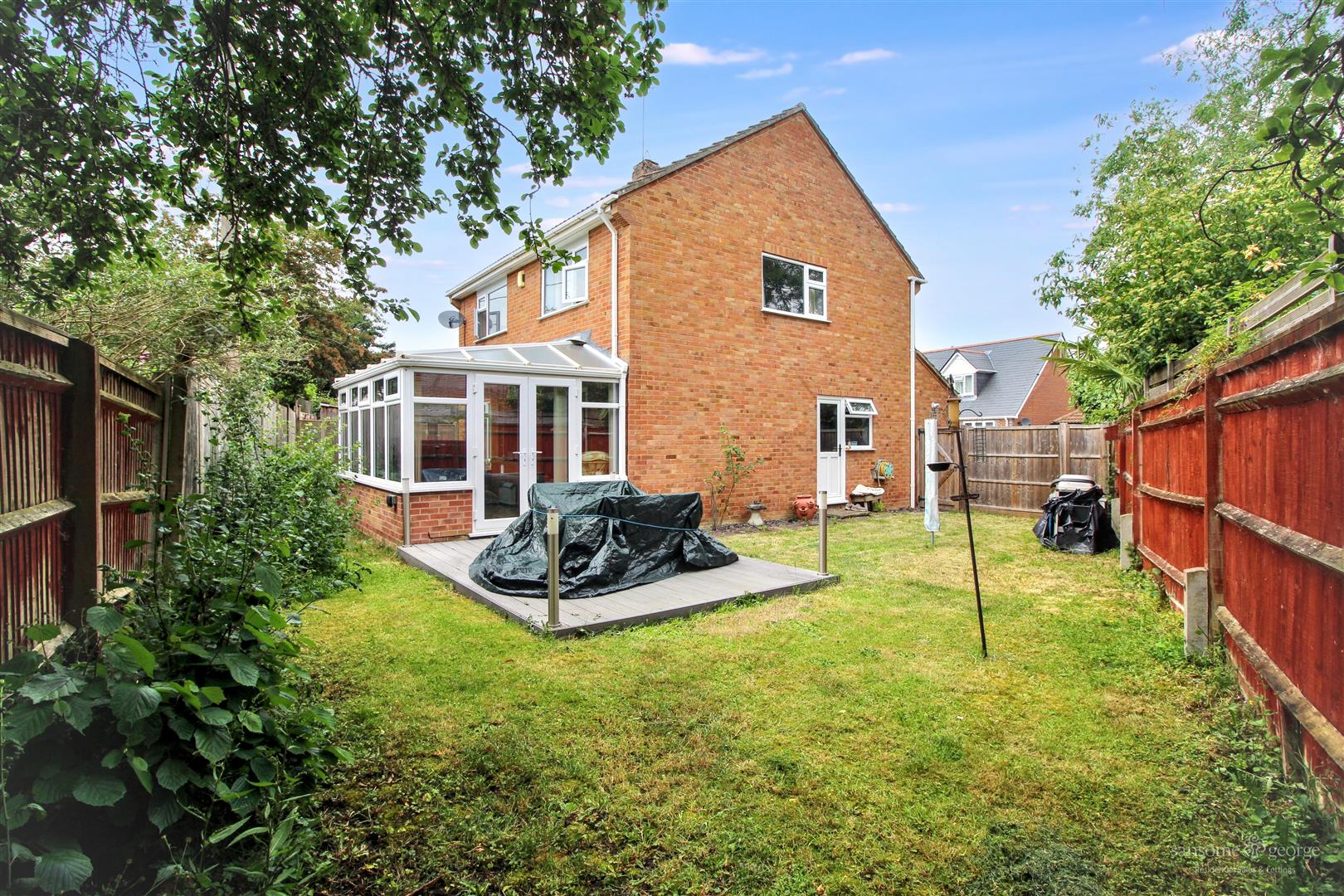 4 bed property in Oak Tree Walk, Reading